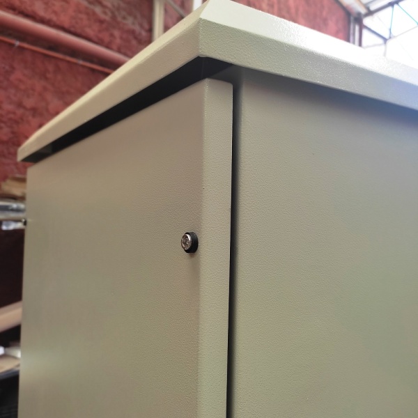 Gabinete Rack Exterior  Autosoportado 22 UR X 19" X 800MM UTIL Modelo PREMIUM - Imagen 6